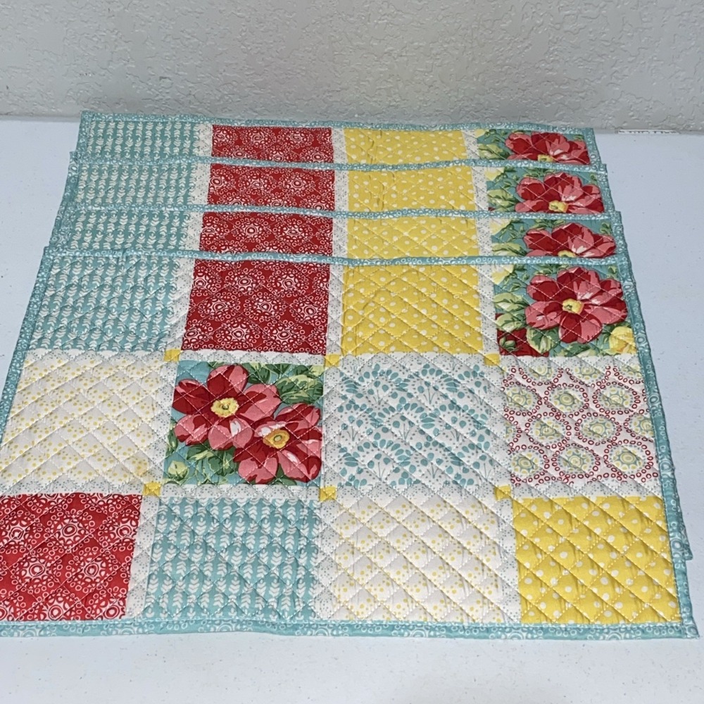 Pioneer Woman Diamond Patchwork Quilted Placemats Reversible Floral Set 4 19x14